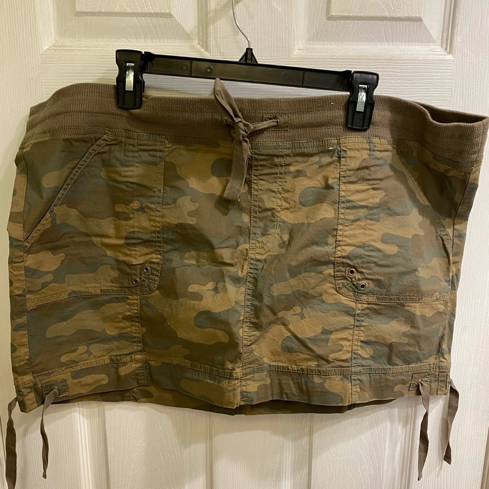 Old Navy camo mini skirt - XL